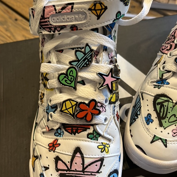 Limited Edition Jeremy Scott Forums - Picture 2 of 8